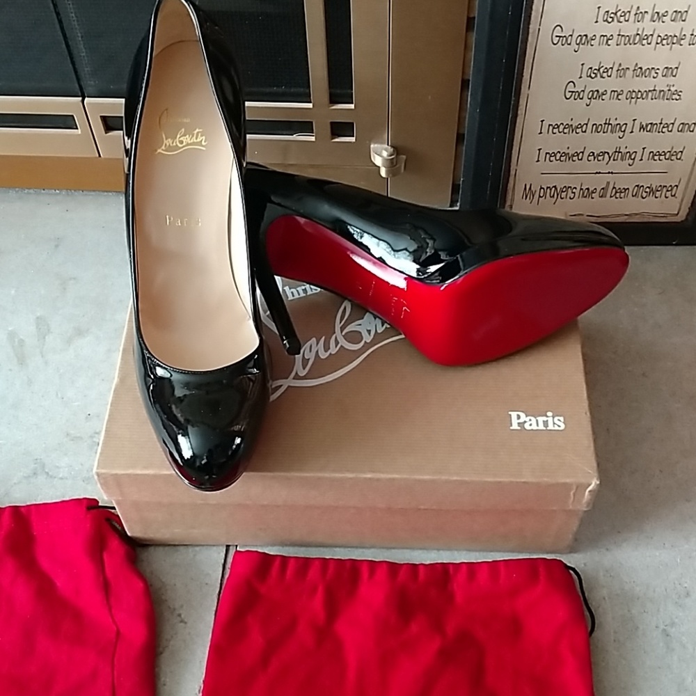 Shoes - Picture 2 of 4